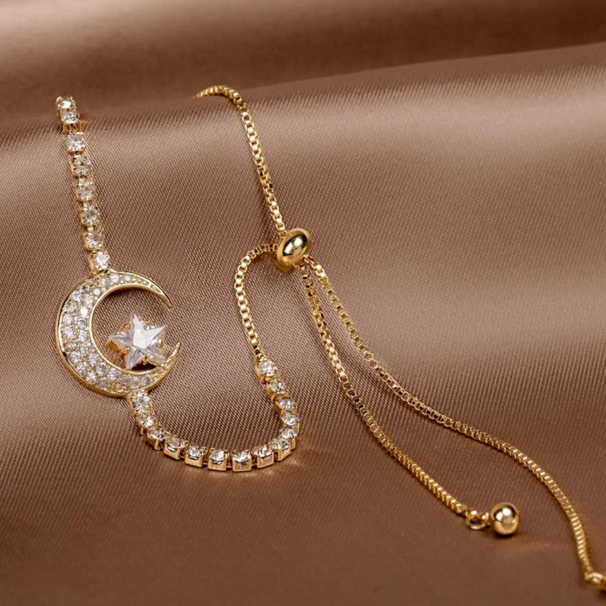 Mondanhänger-Armbänder aus Zirkonia und Gold