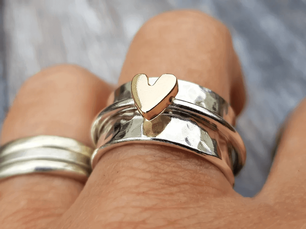 Mely - Silberring mit goldenem Herzen
