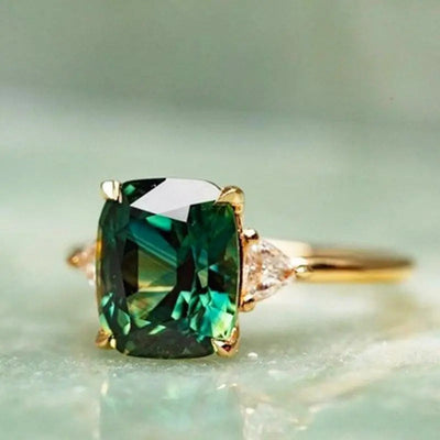 Eleganter quadratischer Smaragd-Ring
