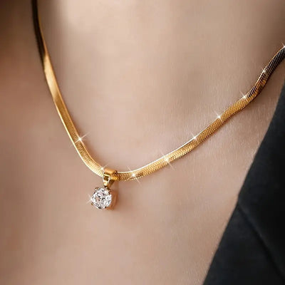 Elegante Strass-Anhänger-Halskette | Gold