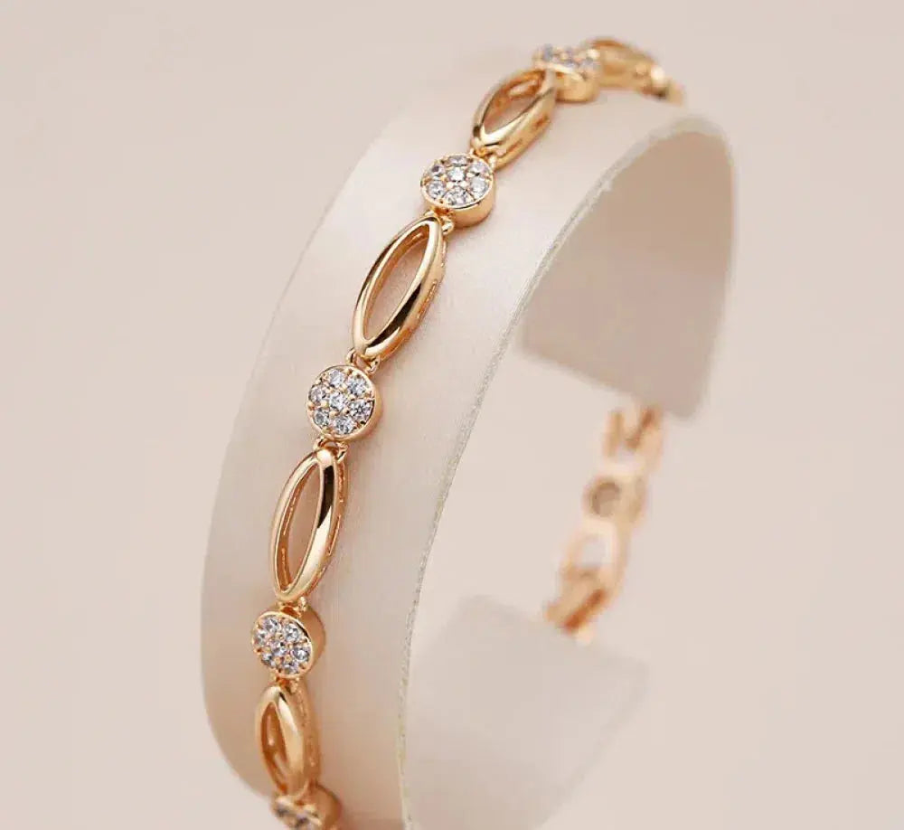 Elegantes goldenes Zirkonia-Armband